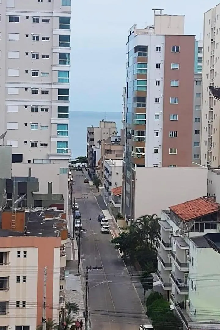 Apto 350 Metros Do Mar Com 2 Garagens E Ar Condicionado Meia Praia Apartment
